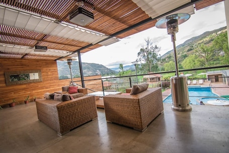 Una piscina al aire libre. Arhaná Hostería Resort