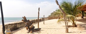 บนชายหาด, ทรายสีขาว