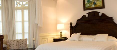 Suite, 1 King Bed - Mansion Wing | Roupas de cama premium, frigobar, cofres nos quartos, cortinas blackout
