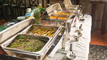 Aperto a colazione, pranzo e cena, cucina regionale