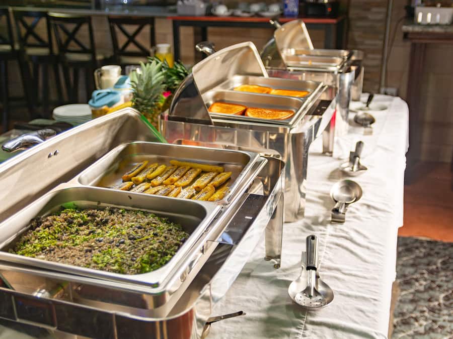 Breakfast, lunch, dinner served; Regional cuisine