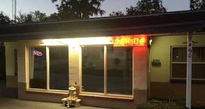 Cadillac Motel Fanning Springs