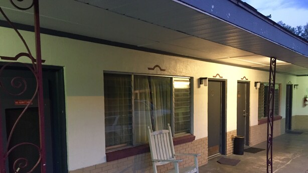 Property grounds - Cadillac Motel Fanning Springs (Trenton)