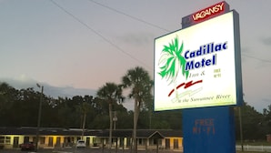 Front of property - Cadillac Motel Fanning Springs (Trenton)