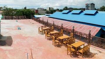 Free daily on-the-go breakfast