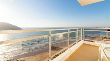 Junior Suite, Ocean View | In-room safe, desk, laptop workspace, blackout drapes