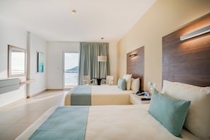 1 habitación, caja de seguridad en la habitación y escritorio