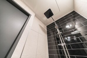 Deluxe Twin Room | Bathroom shower - Line Hotel (Gimpo)