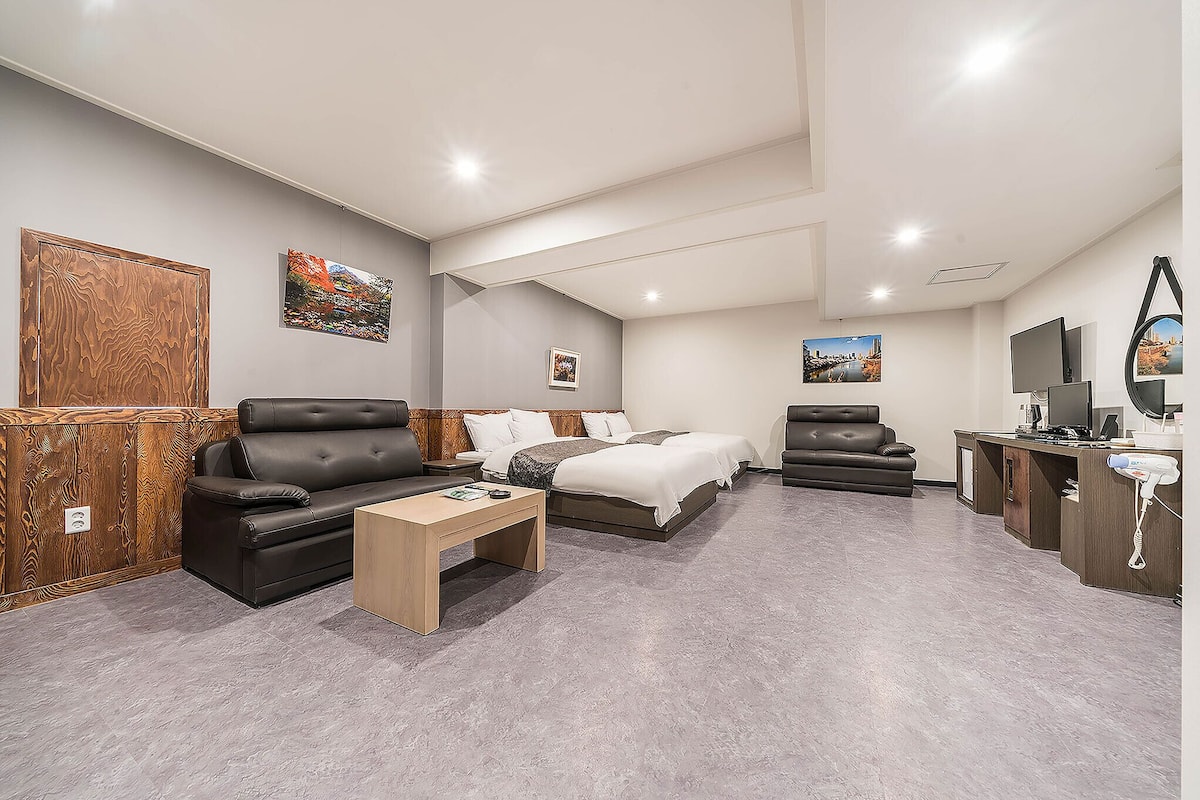 Habitació doble o amb dos llits individuals Deluxe | Wifi gratuïta 