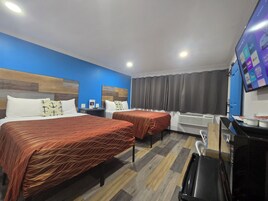 Escritorio, cortinas blackout, wifi gratis y ropa de cama 