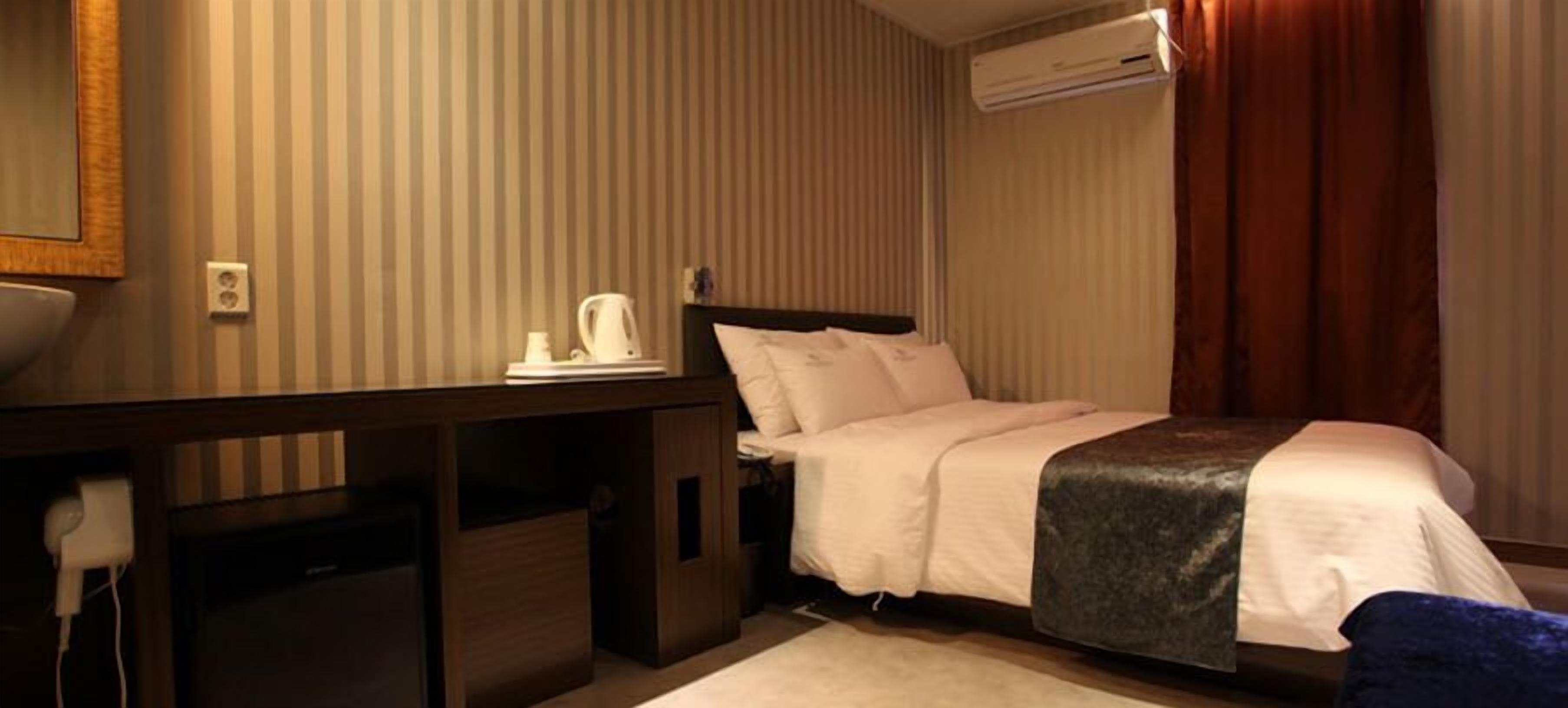 deluxe double room | free cots/infant beds