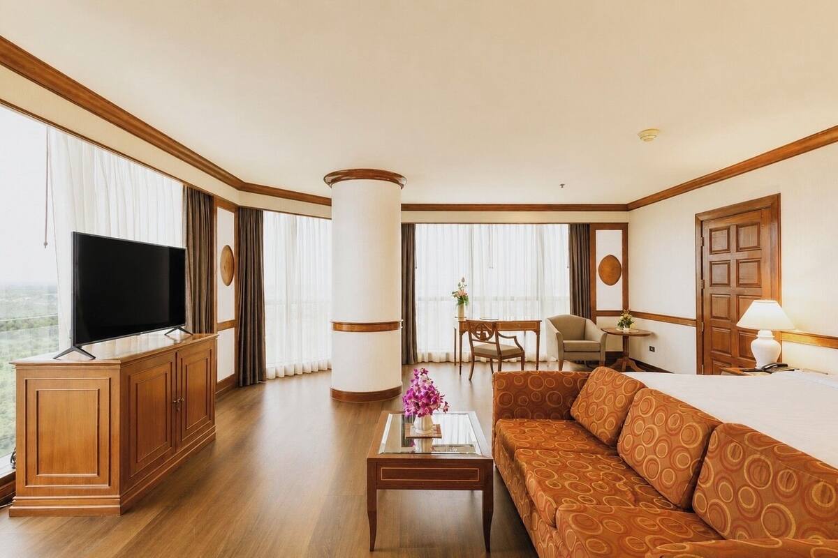 Suite junior | Ropa de cama hipoalergénica, minibar, caja fuerte y escritorio