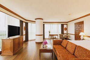 Junior Suite | Hypo-allergenic bedding, minibar, in-room safe, desk - Twin Lotus Hotel (Nakhon Si Thammarat)