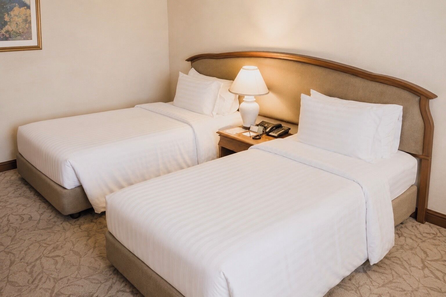 Kamar Superior, 2 Tempat Tidur Twin | Seprai antialergi, minibar, brankas, dan meja kerja