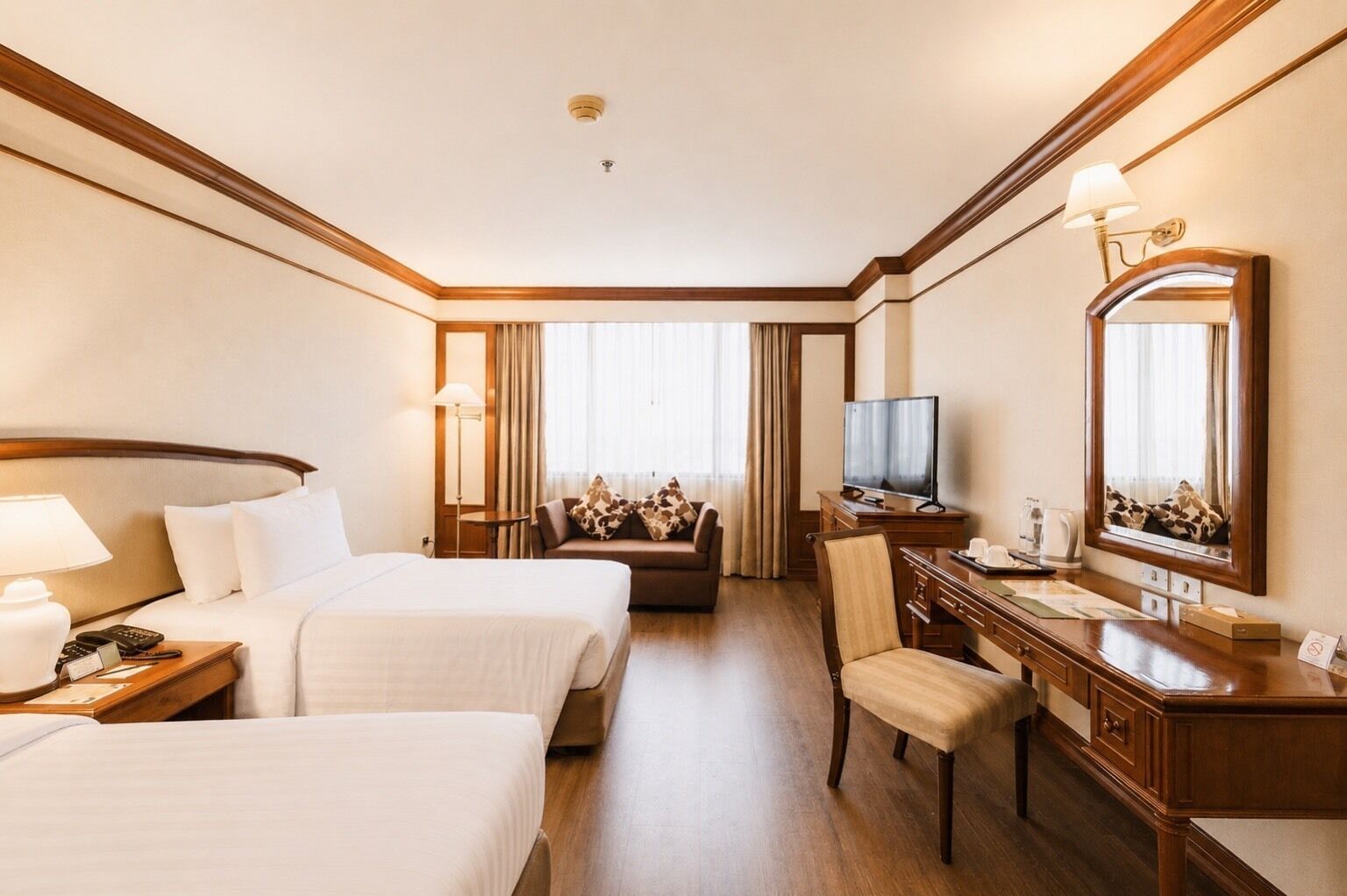 Deluxe Twin Room | Hypo-allergenic bedding, minibar, in-room safe, desk