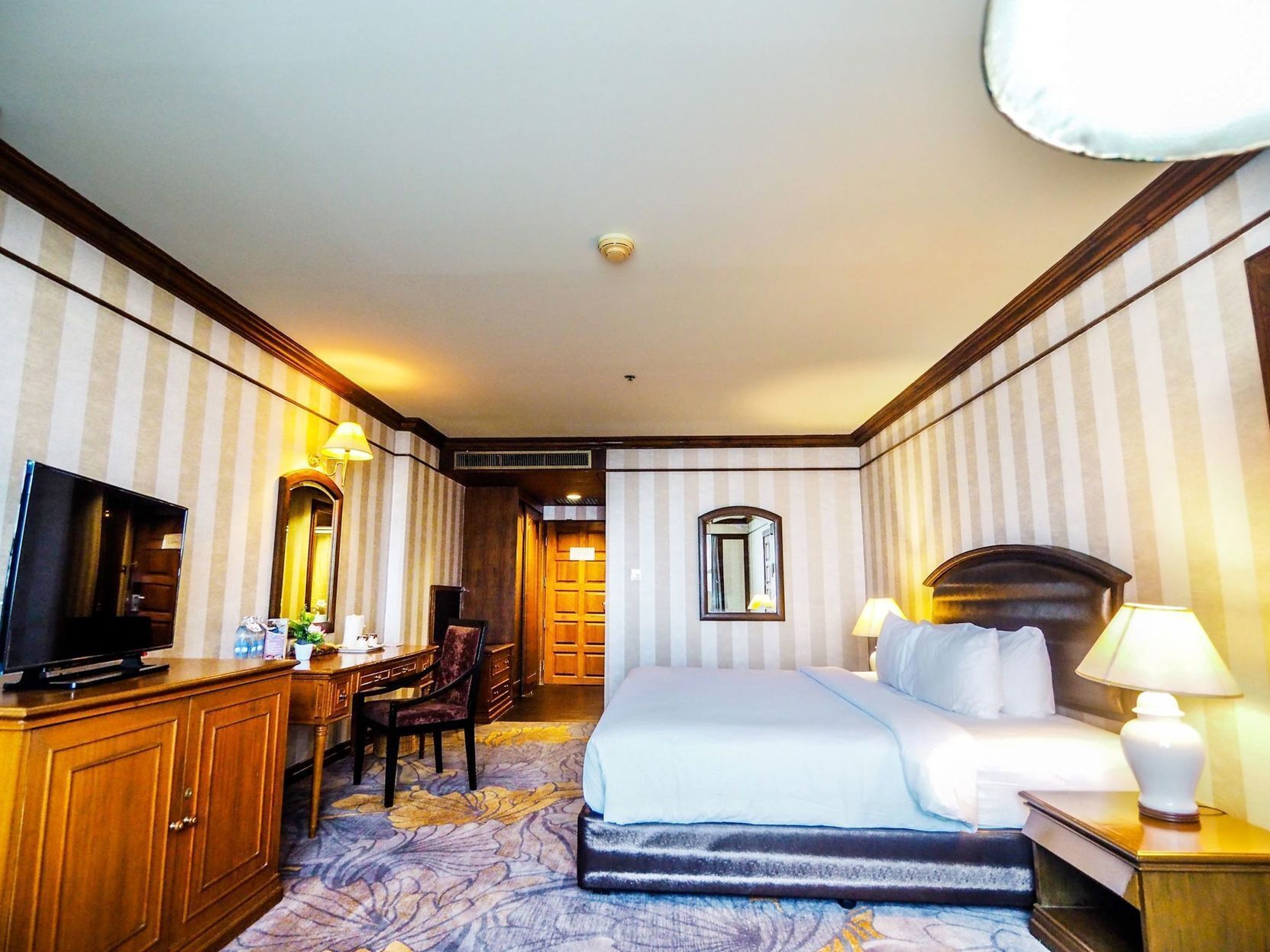 Ropa de cama hipoalergénica y minibar 