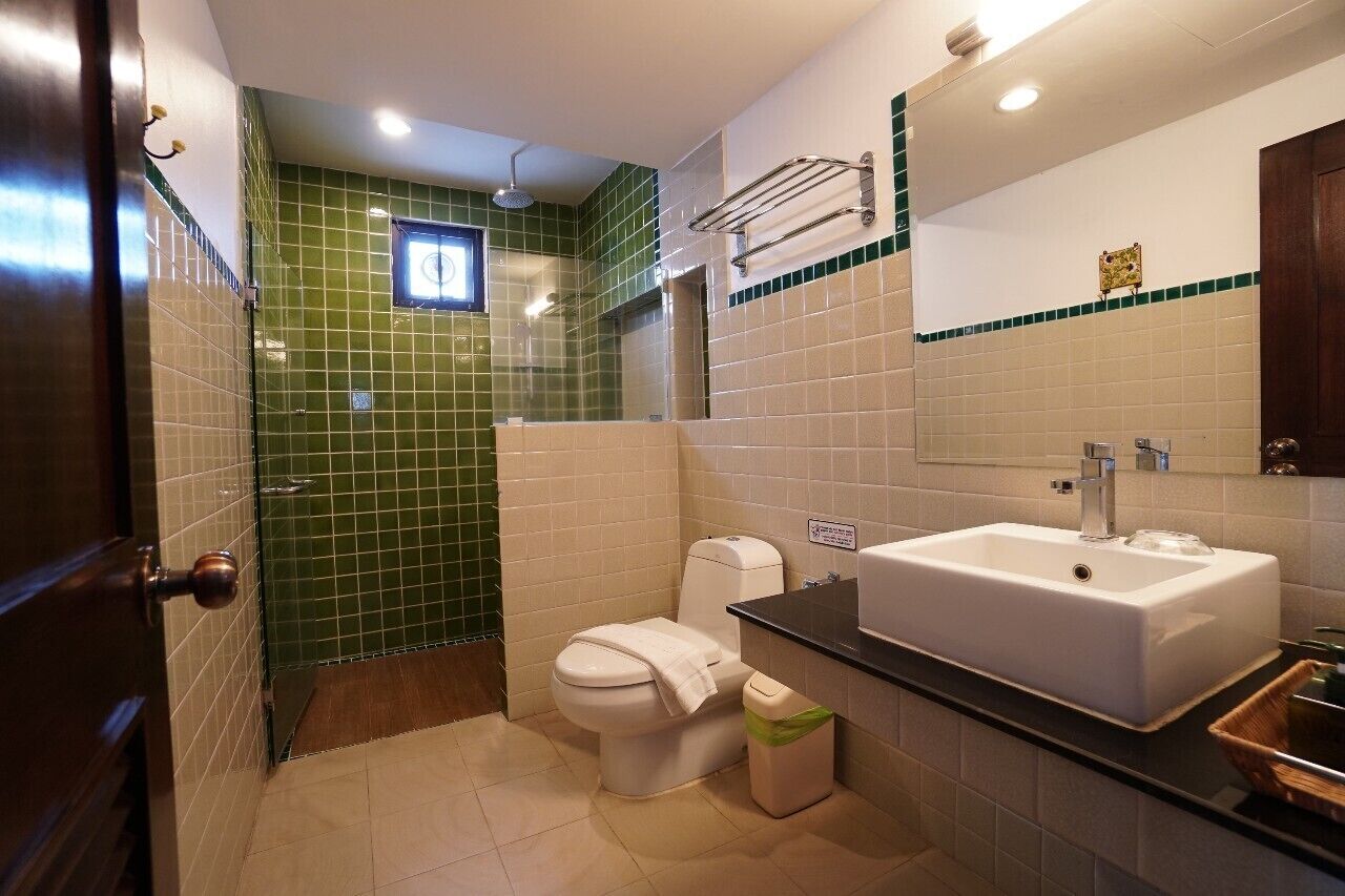 superior double room - no balcony | bathroom | shower, rainfall showerhead, free toiletries, hair dryer