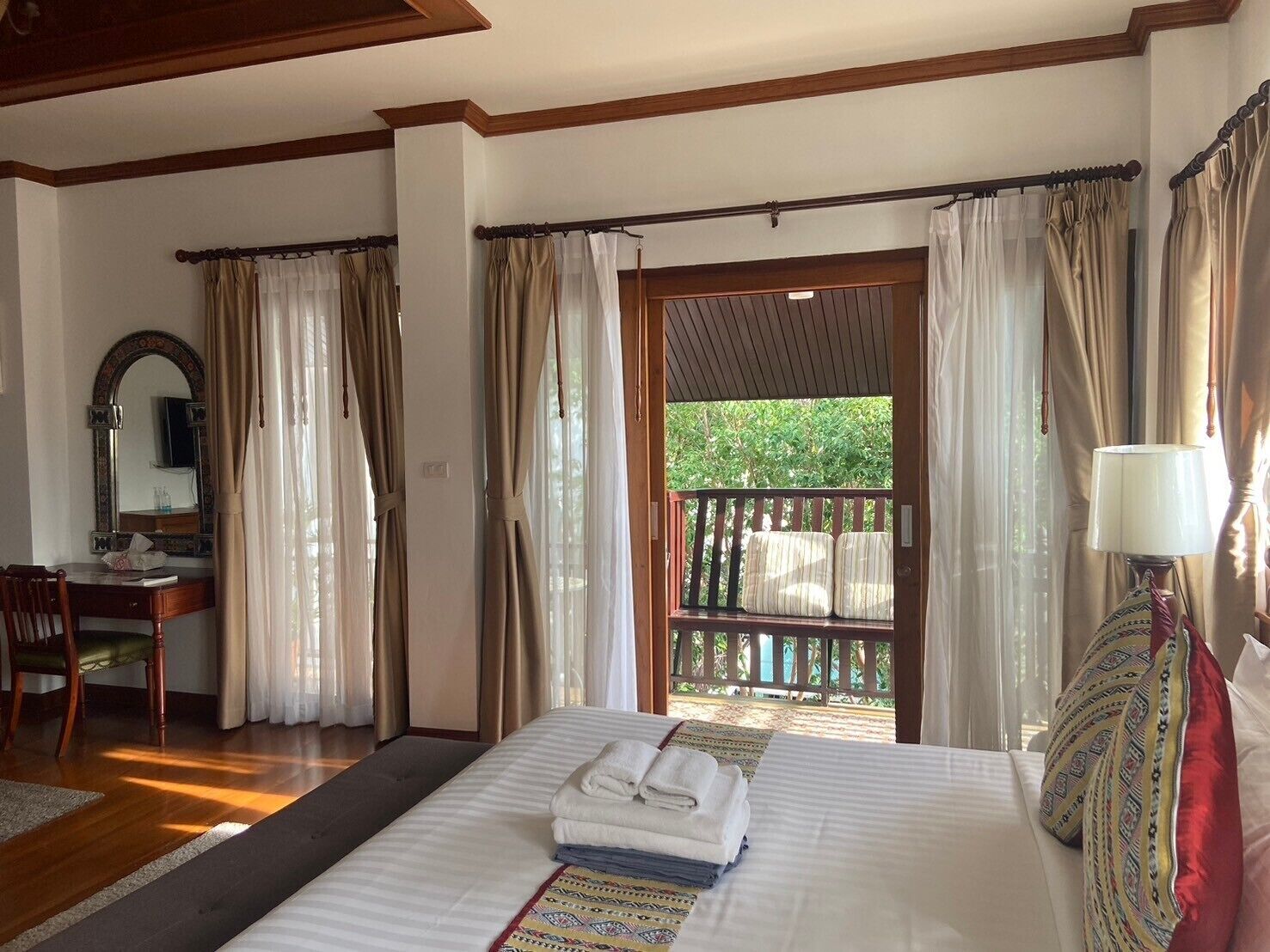 grand deluxe pool view with bathtub | view from room