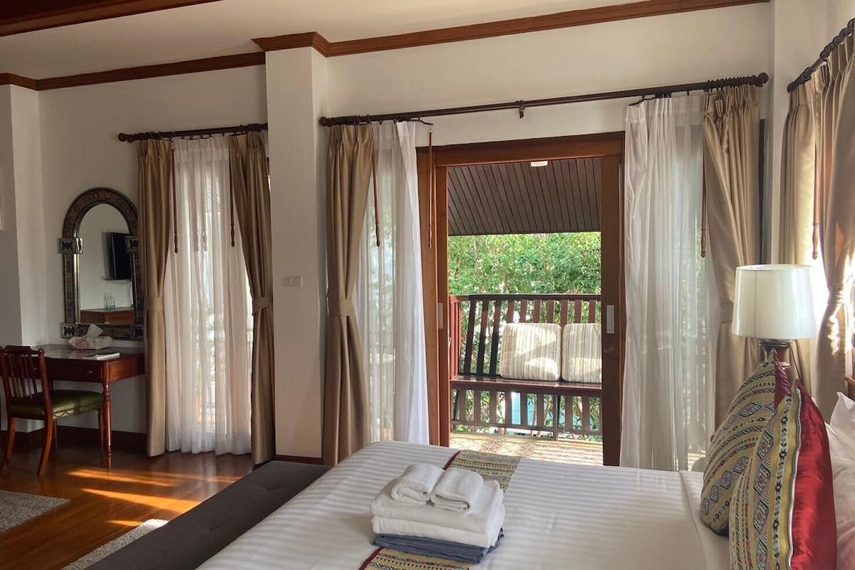 grand deluxe pool view with bathtub | view from room