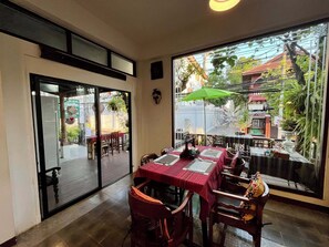 Café da manhã inglês todos os dias (THB 200 por pessoa) 