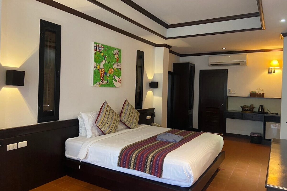 Superior Double Room with Balcony | 고급 침구, 미니바, 객실 내 금고, 책상