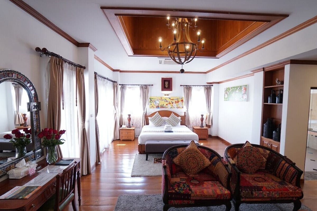 grand deluxe pool view with bathtub | living area | 32-inch lcd tv with cable channels, tv