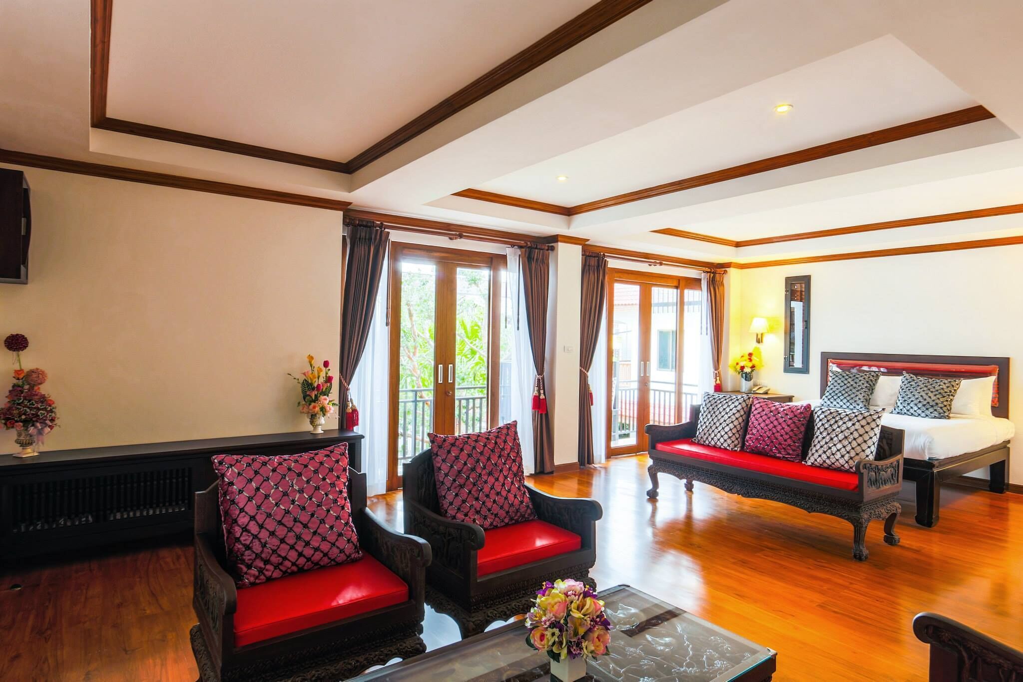 family room  | premium bedding, minibar, in-room safe, desk