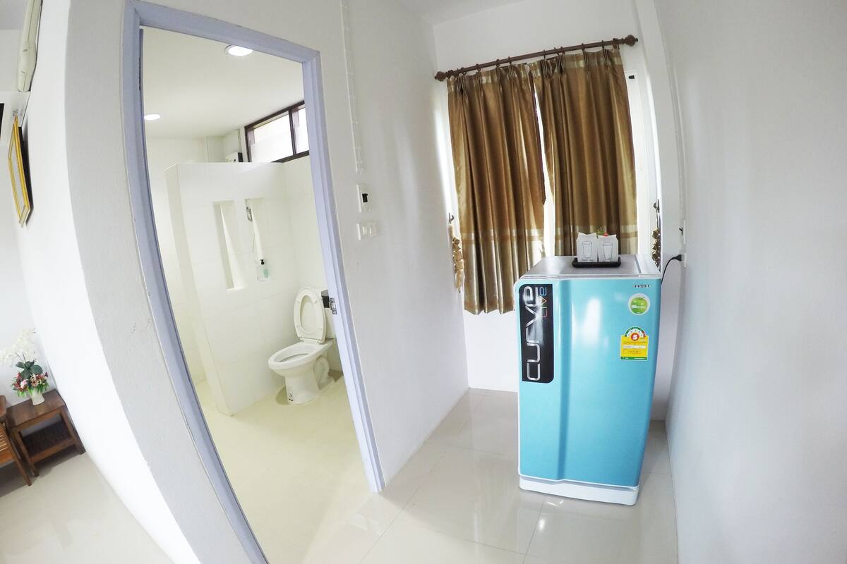 superior twin room | mini fridge