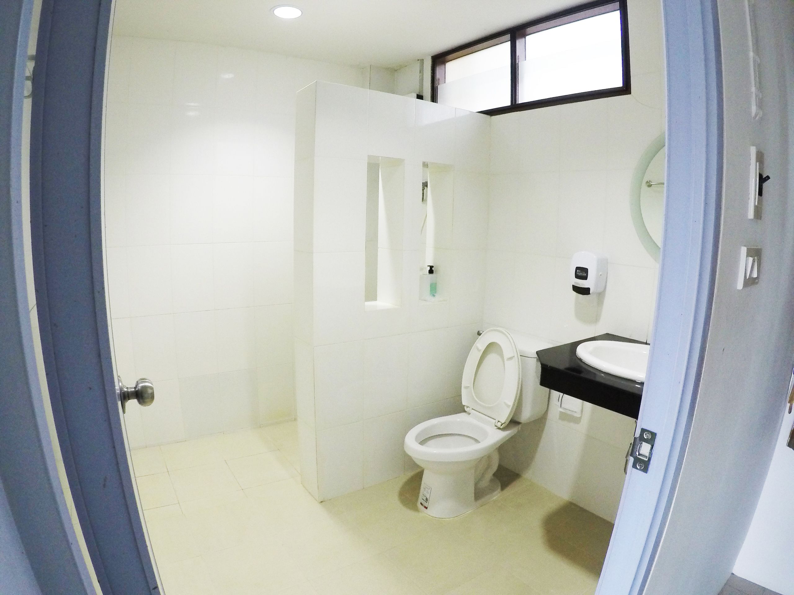 superior double room | bathroom | shower, rainfall showerhead, free toiletries, towels