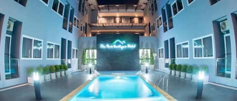 Outdoor pool, pool loungers