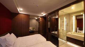 Deluxe Twin Room | Bathroom shower