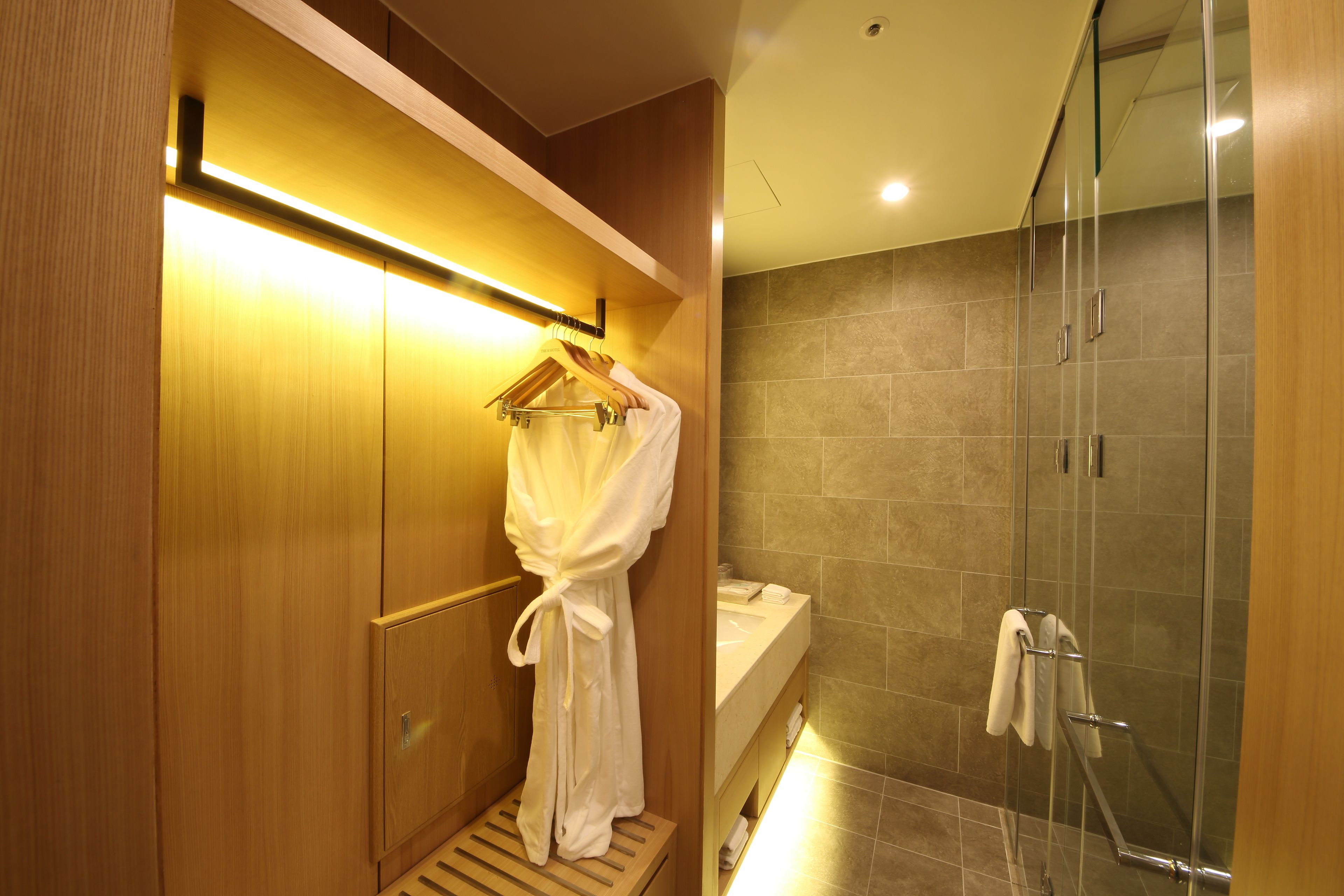 shower, free toiletries, bathrobes, slippers