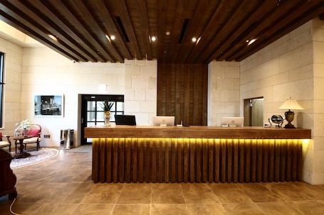 Recepción. Benikea The H Hotel