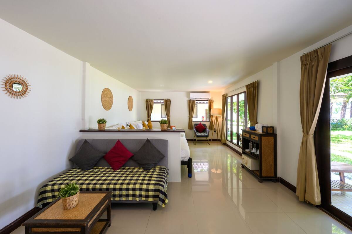 family seaview | living area | 32-inch lcd tv with satellite channels, tv