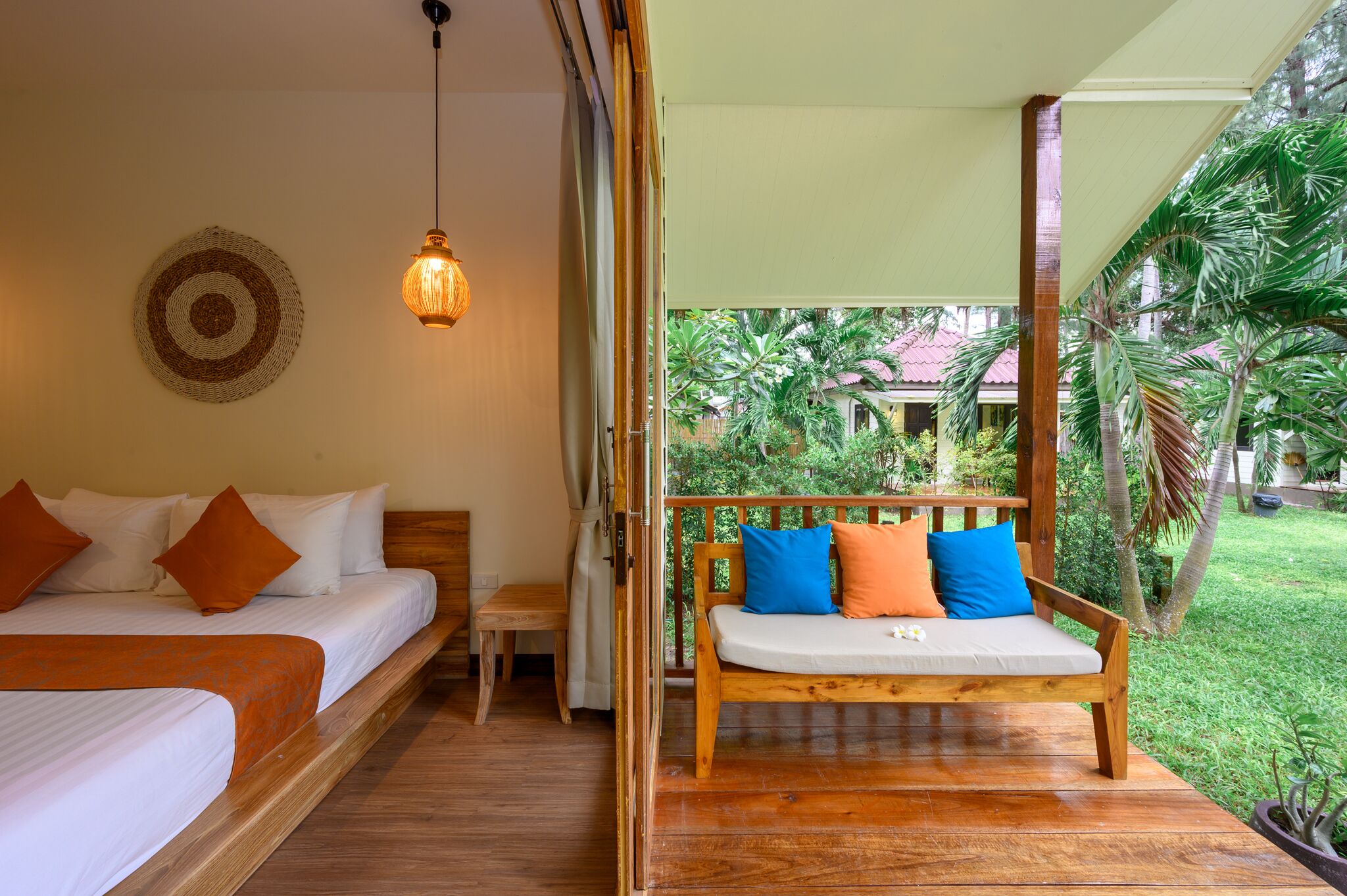 Deluxe Tropical | In-room safe, individually decorated, individually furnished, desk