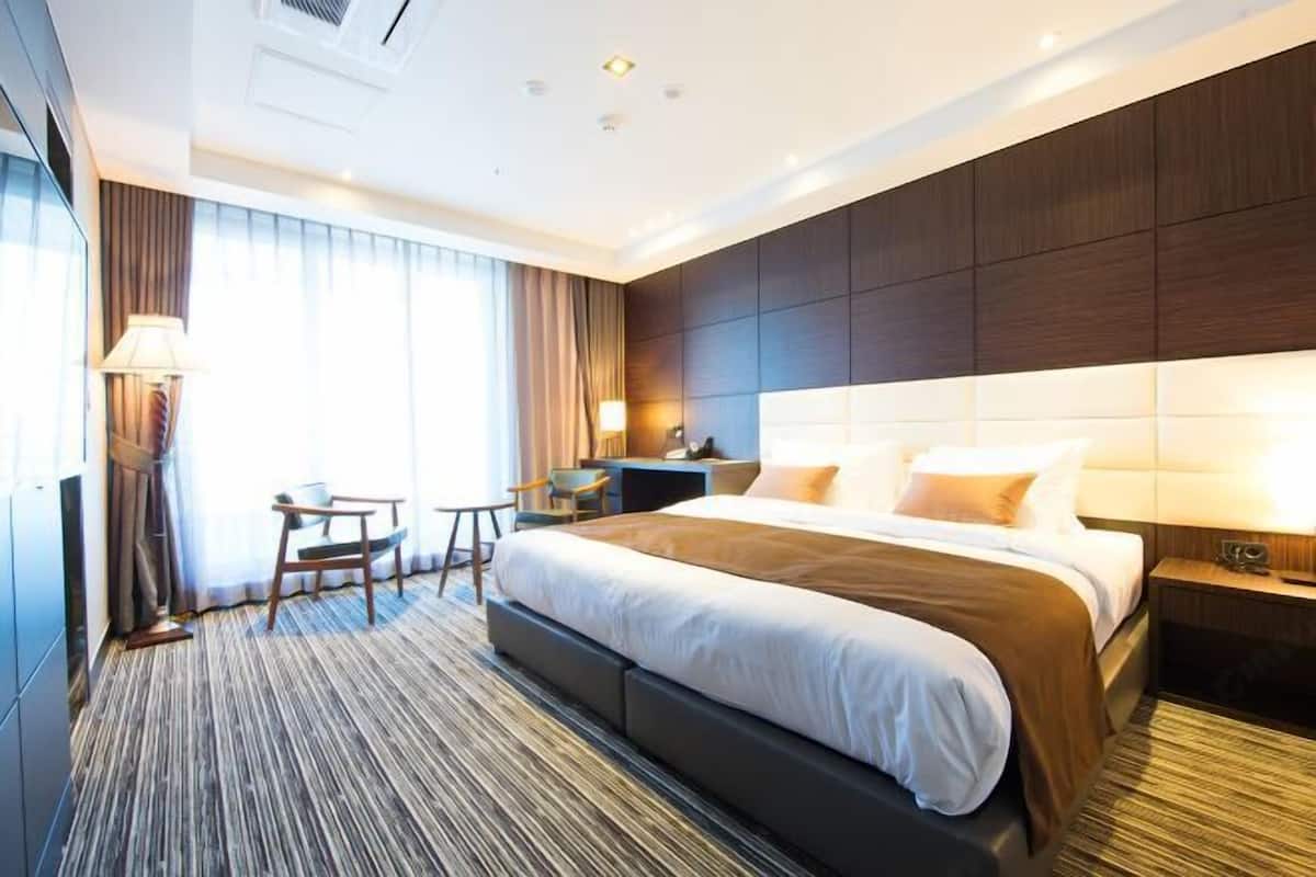 In-room safe, desk, free WiFi, bed sheets