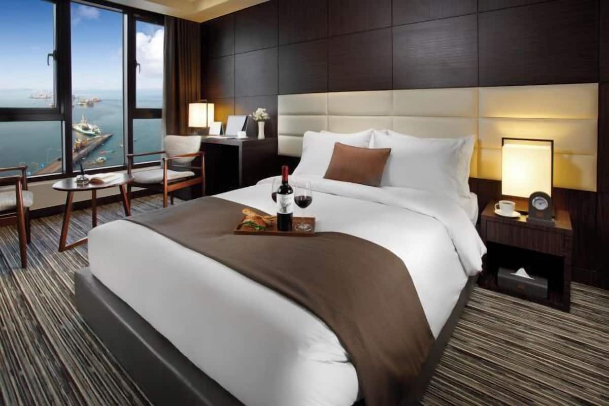 In-room safe, desk, free WiFi, bed sheets
