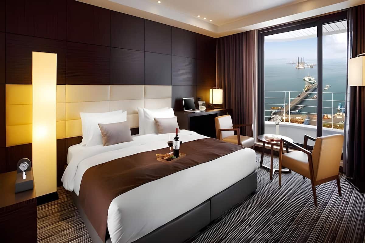 In-room safe, desk, free WiFi, bed sheets