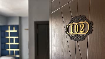 Quarto quádruplo | Frigobar, cofres nos quartos, espaço de trabalho para notebook