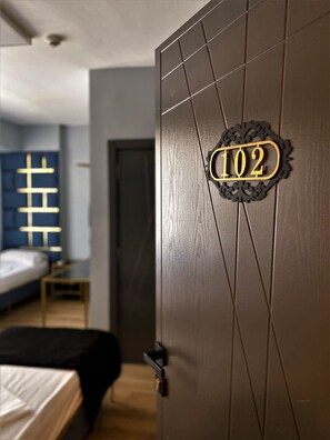 Minibar, in-room safe, laptop workspace, soundproofing - Orange Airport Hotel (Istanbul)