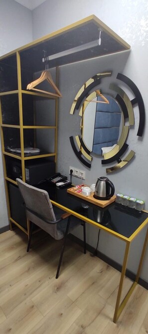 Minibar, in-room safe, laptop workspace, soundproofing - Orange Airport Hotel (Istanbul)