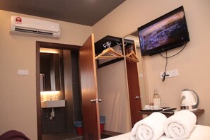 Ropa de cama de alta calidad y tabla de planchar con plancha 