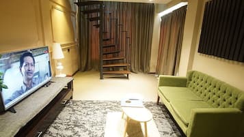 Premium bedding, iron/ironing board, free WiFi, bed sheets