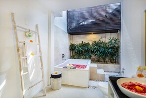 Villa - 3 sovrum - privat pool | Badrum | Lyxtoalettartiklar, hårtork, tofflor och handdukar