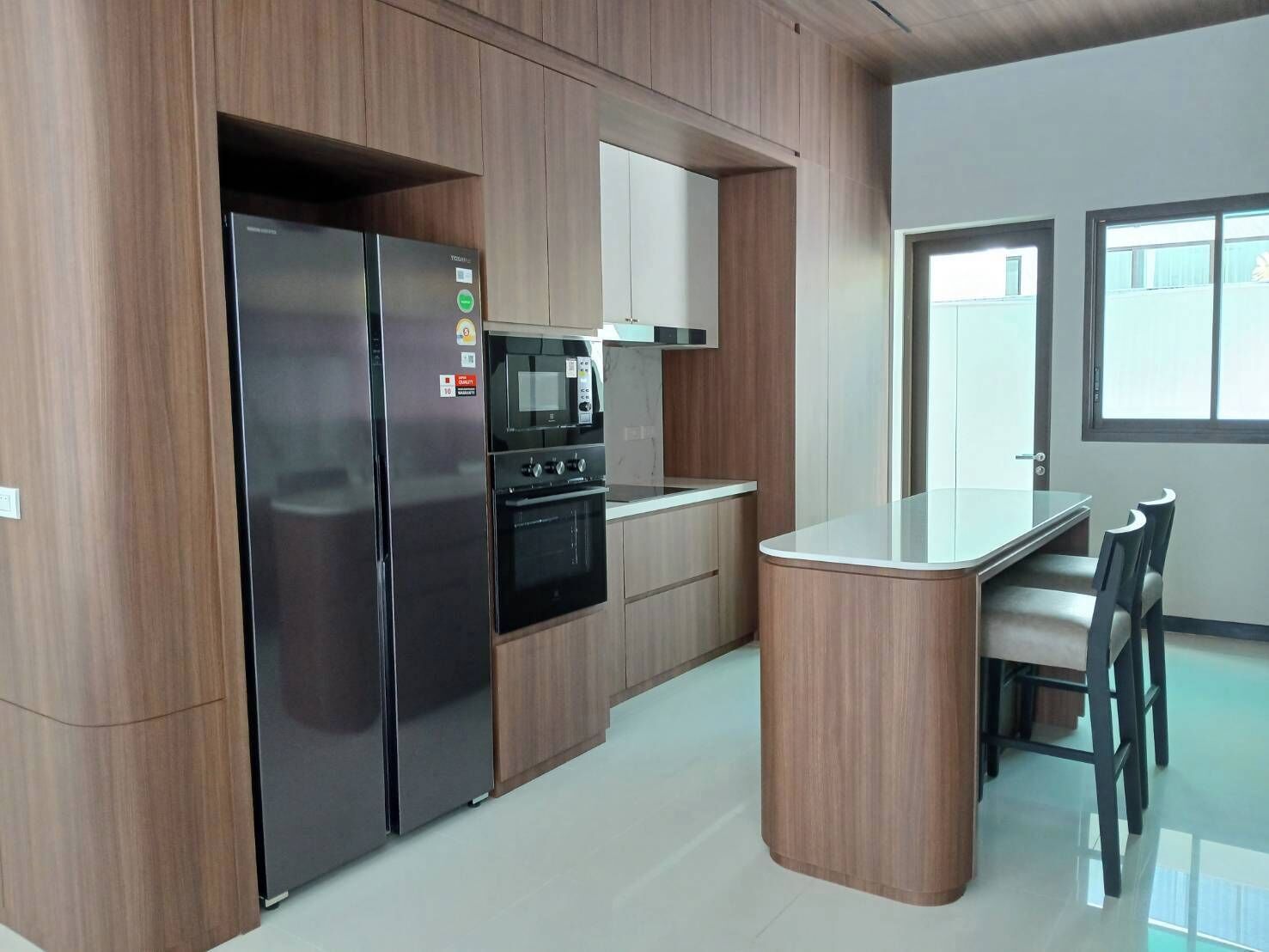 3 Bedroom Private Pool Villa  | Privékeuken | Een koelkast/vriezer, een magnetron, een oven, een kookplaat