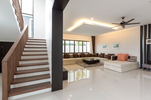 2 Bedroom Private Pool Villa | 거실 공간 | LCD TV