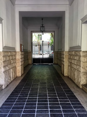 Pintu masuk hartanah