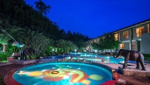 3 outdoor pools, sun loungers - River Kwai Village Hotel (Sai Yok)