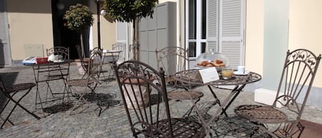 Daily buffet breakfast (EUR 12 per person)