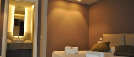 Quadruple Room | Free WiFi, bed sheets